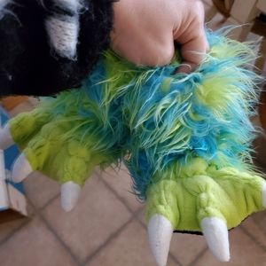 Boy's slippers size XS